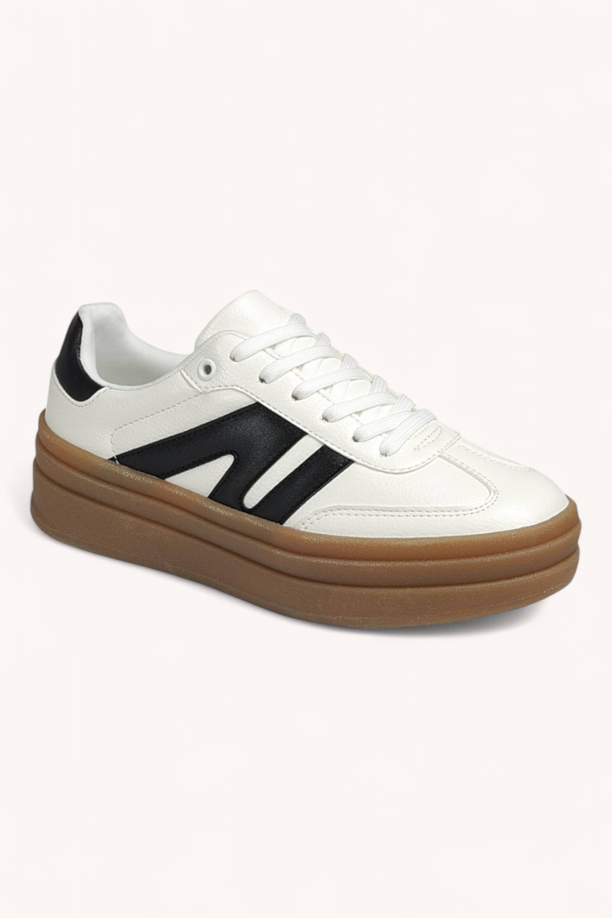 GUMMY BOTTOM PLATFORM SNEAKER (Black and White) – ELEVATE & Co.